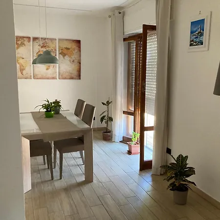 아파트 Roland House